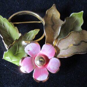 Vtg Cathe Textured Pink Flower w/Green & Gold Tone Leaves Brooch/Pin 2.5" x 2"